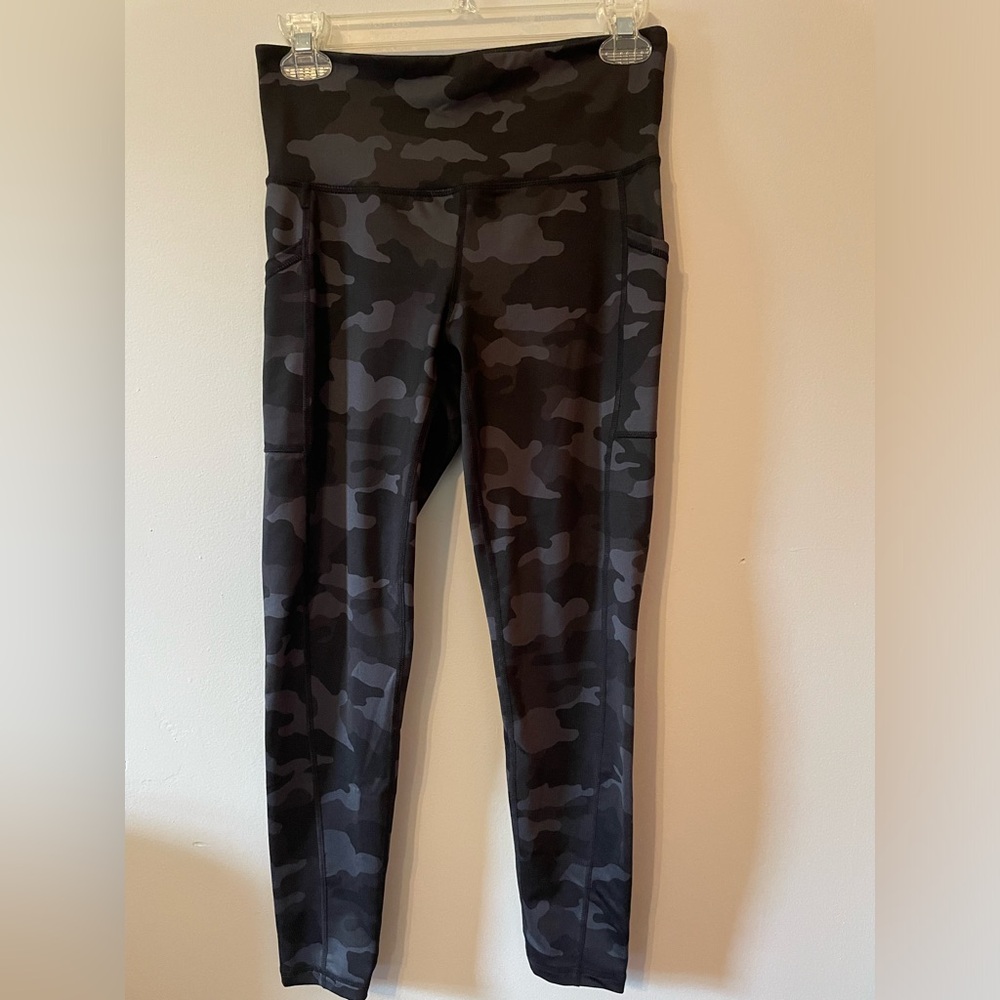 EUC - Ideology camo leggings